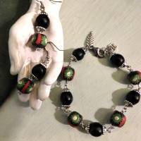 Armband aus afrikanischen Krobo Recyclingglas Perlen - schwarz,grün,rot,silber - 21 cm verlängerbar Bild 5