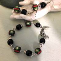 Armband aus afrikanischen Krobo Recyclingglas Perlen - schwarz,grün,rot,silber - 21 cm verlängerbar Bild 6