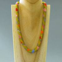 Halskette, Häkelkette Rauten bunt mit gelb, 52 cm, Perlenkette aus Glasperlen gehäkelt, Rocailles, Häkelschmuck Bild 2