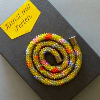 Halskette, Häkelkette Rauten bunt mit gelb, 52 cm, Perlenkette aus Glasperlen gehäkelt, Rocailles, Häkelschmuck Bild 4
