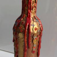 Dekoflasche DRACHENBLUT Upcycling bemalte Flasche Flaschenkunst mit Acrylfarben Dekoration Collage  Herbstdeko Bild 2