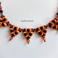 Halskette aus Glasperlen mit dreieckigen Elementen, orange und schwarz Bild 3