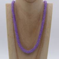 schillernde Häkelkette flieder irisierend, Halskette aus Perlen gehäkelt, Perlenkette, Glasperlen, Schmuck, Rocailles Bild 1