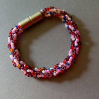 Armband, Häkelarmband Rosatöne mit blau, rot, orange, Länge 18 cm, aus Perlen gehäkelt, Rocailles Bild 1
