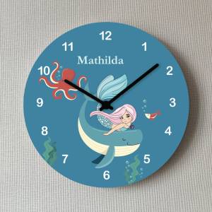 Kinderwanduhr Wal Meerjungfrau Mädchen Wanduhr personalisierte Uhr Bild 1