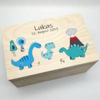 Erinnerungskiste Baby mit Namen "Dino" Geburtsdatum Erinnerungsbox für Kinder Bild 1