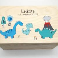 Erinnerungskiste Baby mit Namen "Dino" Geburtsdatum Erinnerungsbox für Kinder Bild 5