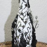 Dekoflasche BLACK & WHITE Upcycling Geschenk zu Weihnachten Muttertag Valentinstag Jubiläum künstlerische Wohndeko Bild 1