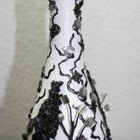 Dekoflasche BLACK & WHITE Upcycling Geschenk zu Weihnachten Muttertag Valentinstag Jubiläum künstlerische Wohndeko Bild 10