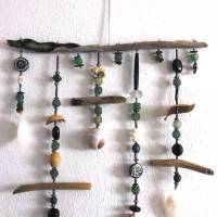 Fensterdeko, Wanddeko, Windspiel, Hängedeko mit Perlen und Treibholz - grün, natur Bild 1