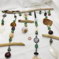 Fensterdeko, Wanddeko, Windspiel, Hängedeko mit Perlen und Treibholz - grün, natur Bild 10