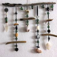 Fensterdeko, Wanddeko, Windspiel, Hängedeko mit Perlen und Treibholz - grün, natur Bild 5