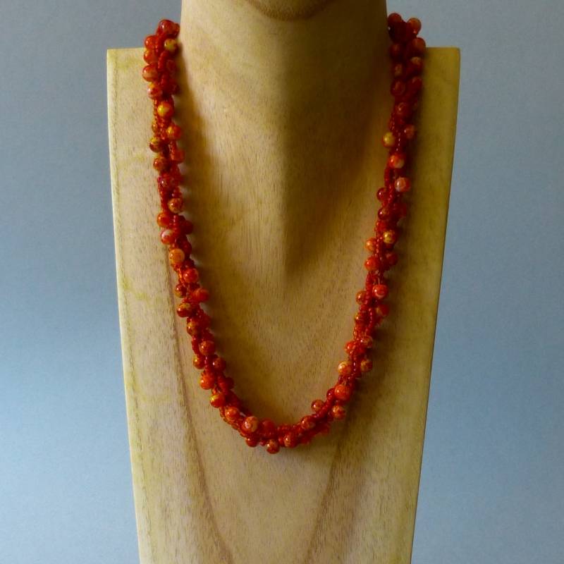 Halskette, Häkelkette orange, Länge 47 cm, Perlenkette aus Glasperlenmix gehäkelt, Rocailles, Häkelschmuck Bild 1