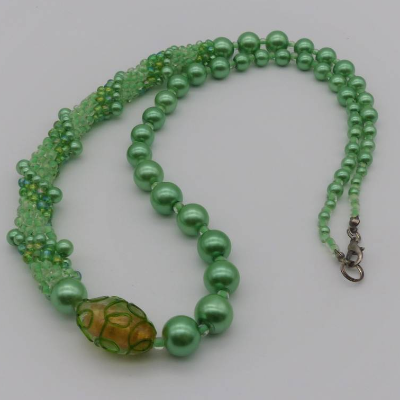lange Glasperlenkette grün transparent, 75 cm, gehäkelt + gefädelt, Rocailles, Glaswachsperlen. Lampwork