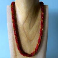 Glasperlenkette Spirale gehäkelt, rot gelb, 50 cm, Häkelkette, Halskette aus Glasperlen, Rocailles, Perlenkette, Schmuck Bild 2