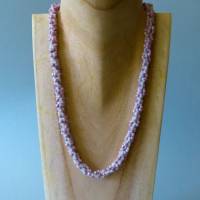 Halskette, Häkelkette in altrosa, lila + weiß, 49 cm, Perlenkette aus Glasperlenmix gehäkelt, Rocailles, Häkelschmuck Bild 1