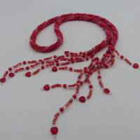 Perlenkette gehäkelt + gefädelt Glasperlen und Wachsperlen, rot und transparent, 80 cm, lange Halskette aus Perlen Bild 2