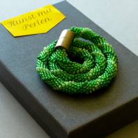 Glasperlenkette, grün irisierend, 45 cm, Häkelkette, Kette, Halskette aus Perlen gehäkelt, Perlenkette, Glasperlen, Schm Bild 1