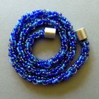Halskette, Häkelkette blau violett, Länge 51 cm, Perlenkette, Glasperlen gehäkelt, Rocailles, Häkelschmuck Bild 3
