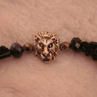 Armband handgefädelt aus schwarzen Stabperlen mit Löwenkopf in türkischer Häkeltechnik Bild 2