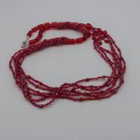 Perlenkette gehäkelt + gefädelt Glasperlen und Wachsperlen, rot + silber, 86 cm, lange Halskette aus Perlen, Häkelkette Bild 2