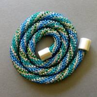 Halskette, Häkelkette türkis grün silber, Länge 49 cm, Perlenkette Spirale aus Glasperlen gehäkelt, Rocailles, Bild 3