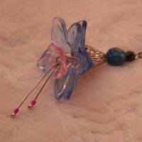 Ohrhänger in Blütenform in blau und rosa Bild 3