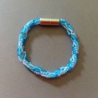 Armband, Häkelarmband blau türkis, Länge 21 cm, Armband gehäkelt, Rocailles, Stiftperlen Bild 1