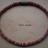 Häkelkette, gehäkelte Perlenkette * Fröhlicher Flickenteppich grau - rot Bild 3