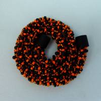 Halskette, Häkelkette im Mix orange + schwarz, 46 cm, Perlenkette aus Glasperlen gehäkelt, Rocailles, Häkelschmuck Bild 2