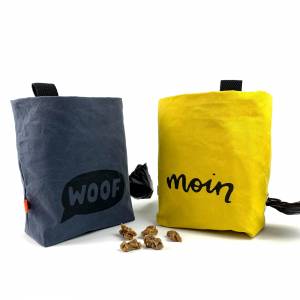 Hunde Leckerlibeutel mit Kotbeutelspender aus Dry Oilskin | selbst entworfene Sprüche | Siebdruck | Handmade Bild 1