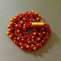 Halskette, Häkelkette rot trifft gold, Länge 49 cm, Perlenkette aus Perlenmix gehäkelt, Rocailles, Häkelschmuck Bild 3