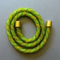 Halskette, Häkelkette gelb und grün, Länge 51 cm, Perlenkette aus Glasperlen gehäkelt, Rocailles, Häkelschmuck Bild 3