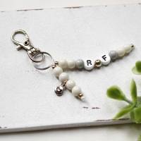 personalisierter Schlüsselanhänger • Perlen | Farbwahl | Geschenkidee Bild 3