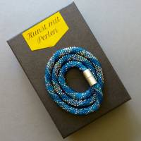 Halskette Spirale, Häkelkette in türkis silber, 59 cm, Perlenkette,  Rocailles gehäkelt, Häkelschmuck Bild 4
