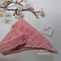 Schal / Halstuch für Babys mit passenden Handstulpen als Set, handgestrickt apricot/rose/weiss meliert, ohne Daumenloch Bild 4