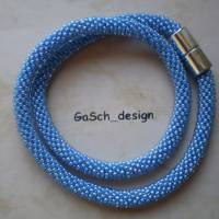 Häkelkette, gehäkelte Perlenkette * Leuchtfeuer: Sommerhimmelblau Bild 1