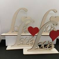 Holz-Herzaufsteller "Love" mit Herz, ein ausgefallenes Mitbringsel Bild 1