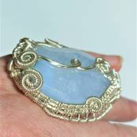 Großer Ring Chalcedon 50 x 43 mm babyblau handgemacht in wirework silberfarben crazy Handschmuck Bild 3