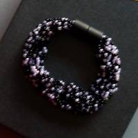 Armband, Häkelarmband schwarz flieder, Länge 19 cm, Doppelarmband aus Perlen gehäkelt Bild 2