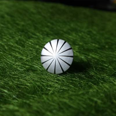 Ring mit gezackter Scheibe