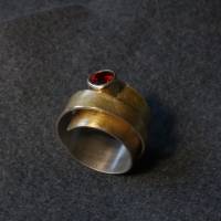 gewickelter Ring aus Silber mit Feingold und Almandin Bild 5