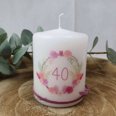 Geschenkkerze - Kerze zum 40. Geburtstag mit Blütenkranz im Bohostil - Beere
