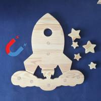 Holzmagnettafel für Kinderzimmer mit Rakete Motiv, inkl. 5x Holzmagnete, Magnettafel aus Holz Bild 3