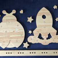 Holzmagnettafel für Kinderzimmer mit Rakete Motiv, inkl. 5x Holzmagnete, Magnettafel aus Holz Bild 7