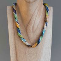 Halskette, Häkelkette grün blau und mehr, Länge 45 cm, Perlenkette aus Glasperlen gehäkelt, Rocailles, Häkelschmuck Bild 2