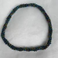 Kette *out*in* Irisierend Metallic  gehäkelte Halskette Perlenkette Glasperlen Rocailles Bild 4