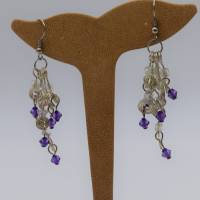 Ohrringe in silber +  violett, Ohrhänger aus Draht in Spiralen mit Glasperlen, Ohrschmuck, Schmuckdesign Bild 1