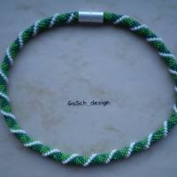 Häkelkette, gehäkelte Perlenkette * Dreiecksbeziehung mit grün Bild 2