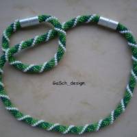 Häkelkette, gehäkelte Perlenkette * Dreiecksbeziehung mit grün Bild 4